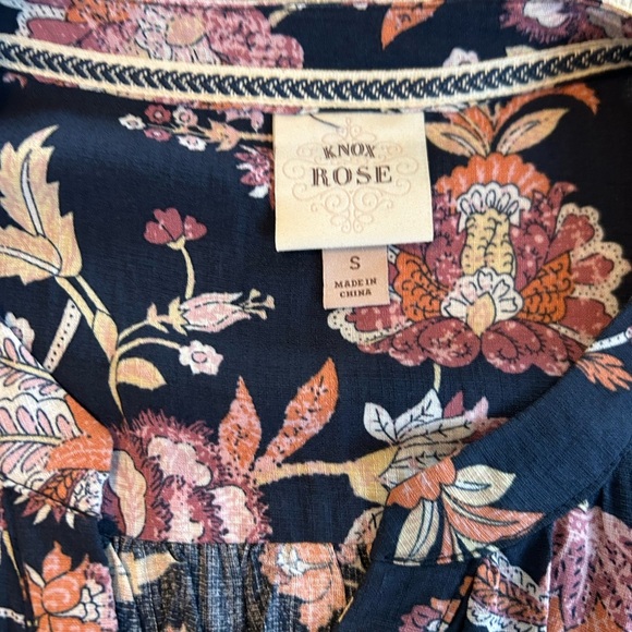 Knox Rose Sz Small Navy Smocked Floral Blouse Half Sleeve Top Boho Peasant Shirt - Picture 4 of 7